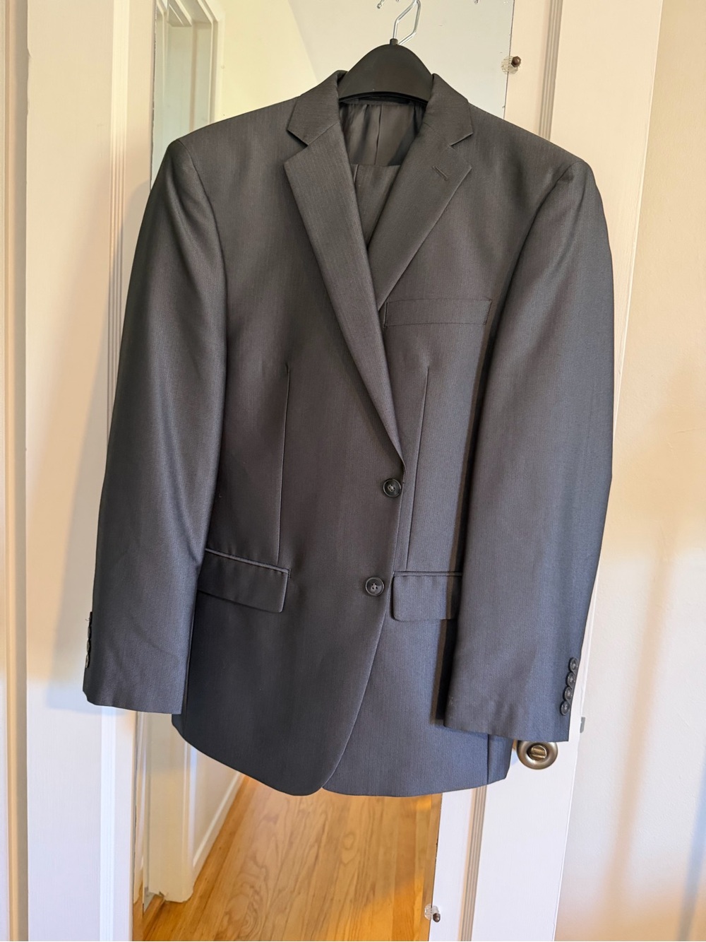 Men's Classic Gray Two-Button Suit (Jacket and Pants) 38S